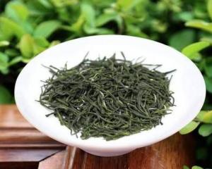 龙潭毛尖与陶瓷 一壶香茗，一方雅器