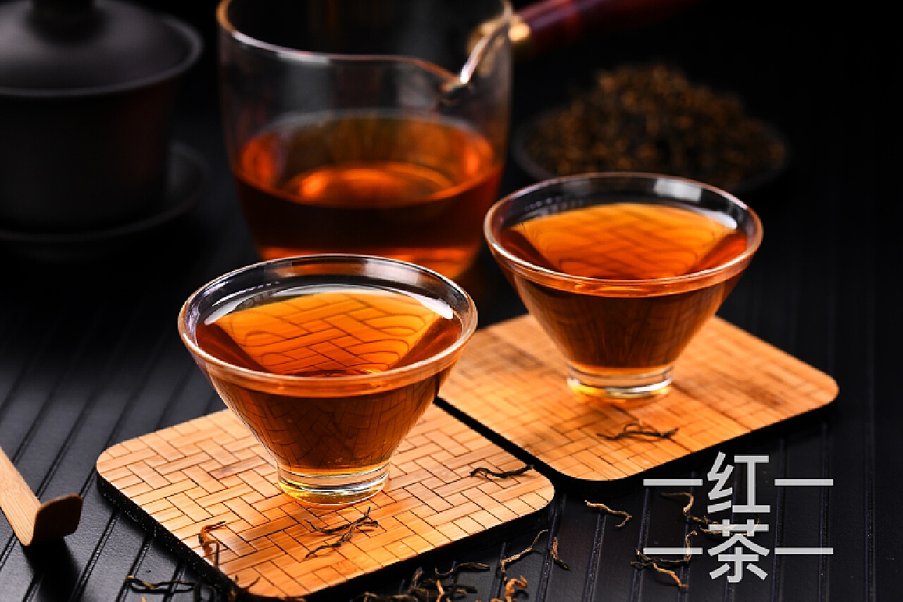 红瓷映影 当传统茶器邂逅现代产品摄影